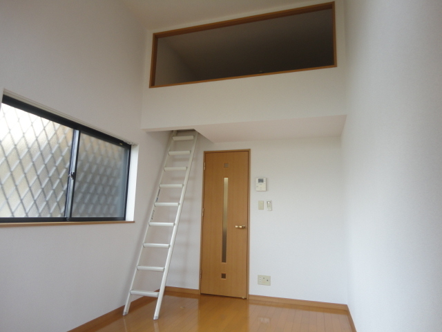 拡大写真:オークハウス 2階202の居間