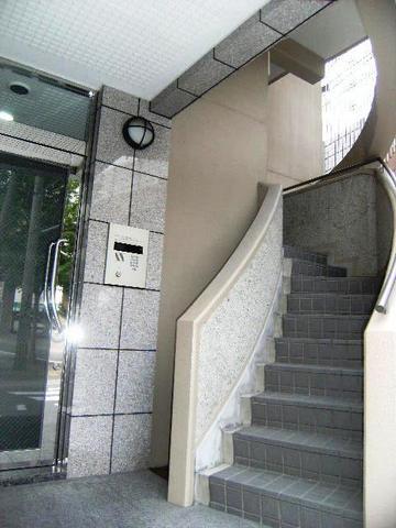 拡大写真:ファースト天神 2階205の玄関