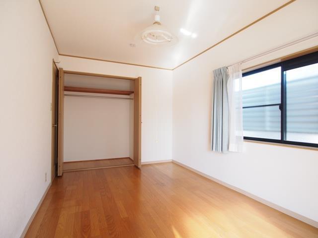 拡大写真:松園町戸建て 1階1の収納