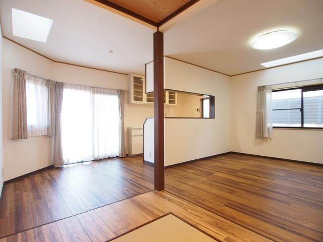 拡大写真:松園町戸建て 1階1の居間