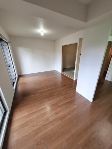 拡大写真:甲子園三番町ハイツ 1階110の居間