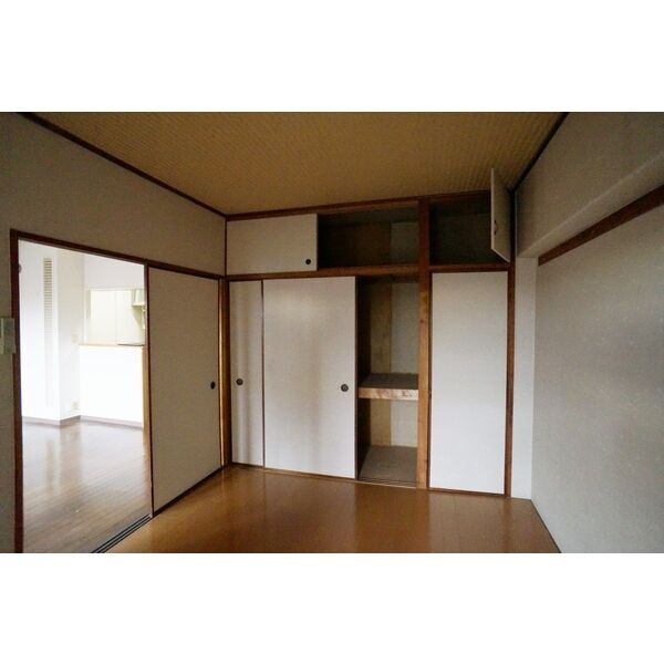 拡大写真:矢田川パークハウス 12階1の居間