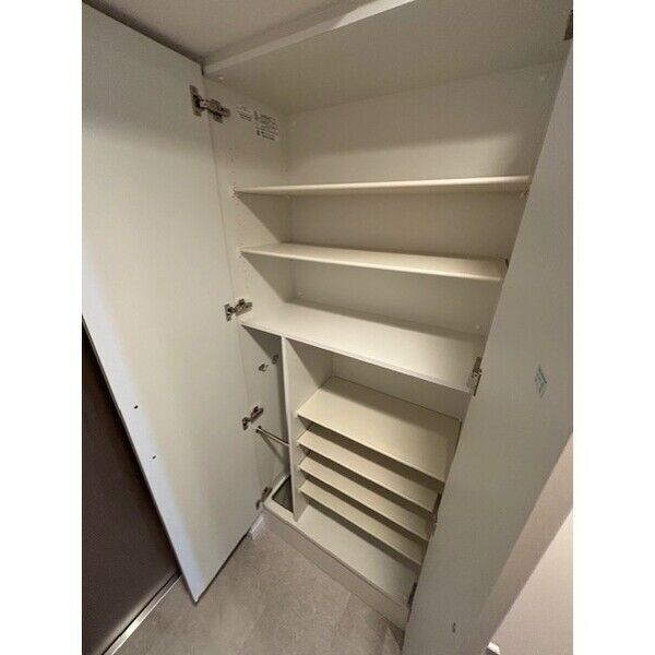 拡大写真:SHOKEN Residence 名古屋〈太閤通〉 14階1404の収納