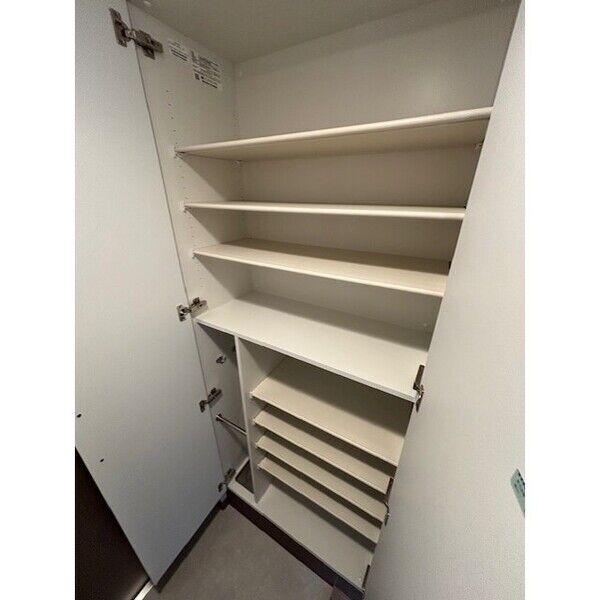 拡大写真：SHOKEN　Residence　名古屋〈太閤通〉 11階1105の収納