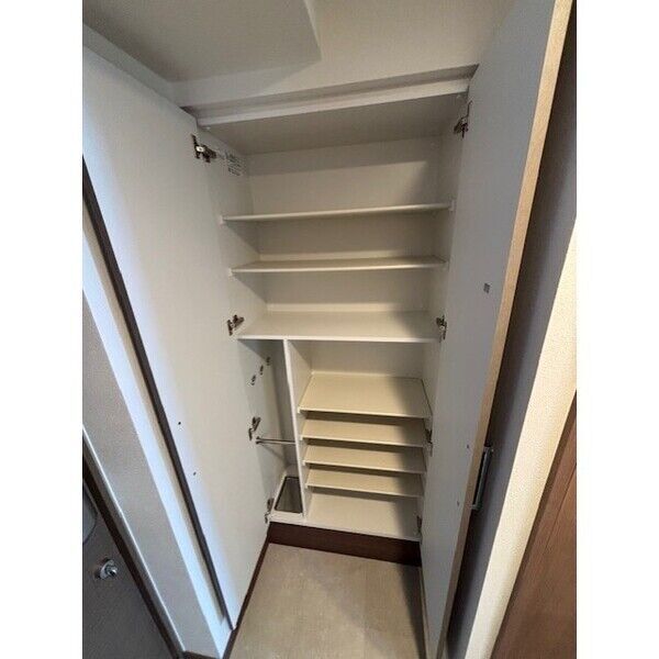 拡大写真:SHOKEN Residence 名古屋〈太閤通〉 13階1302の収納