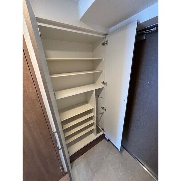 拡大写真:SHOKEN Residence 名古屋〈太閤通〉 13階1301の収納