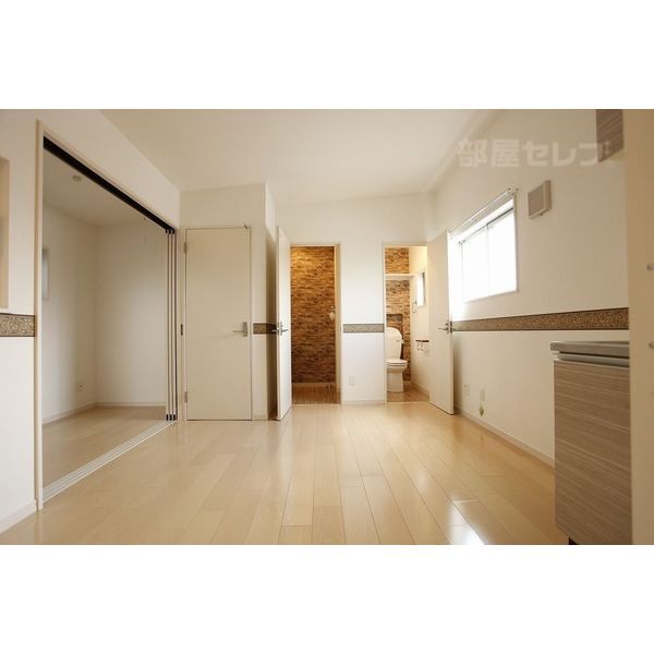 拡大写真:Cachette(カシェット) 3階302の居間