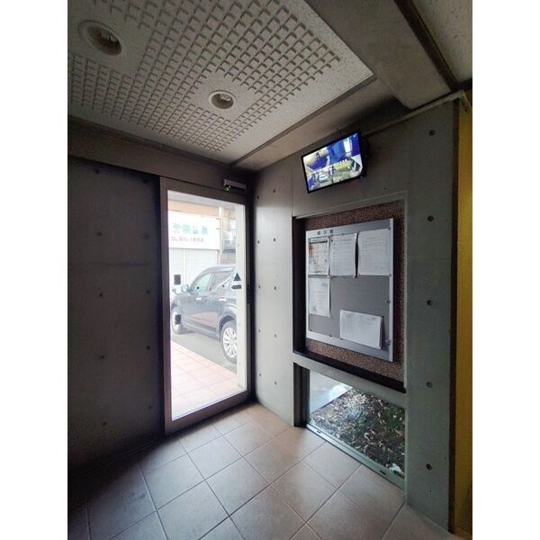 拡大写真:ソレイルコート桜本町 3階304のエントランス