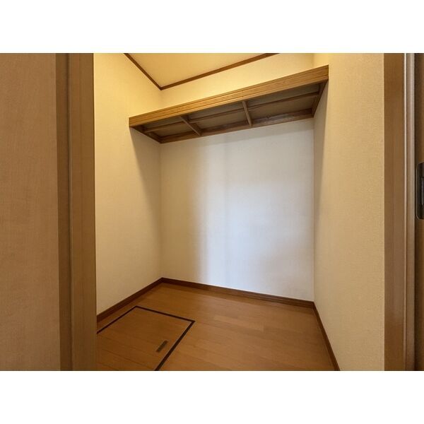 拡大写真:ヴェルトーレC棟 1階102の収納
