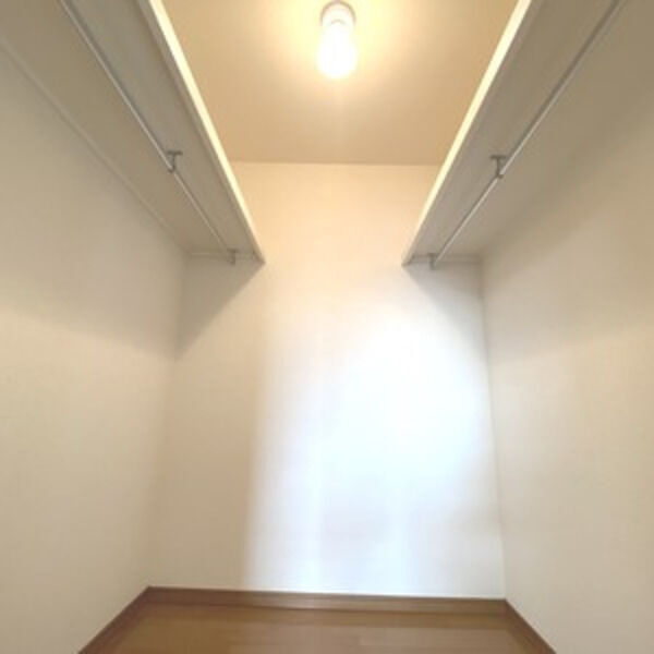 拡大写真:フィオーレ米野B棟 Bの収納
