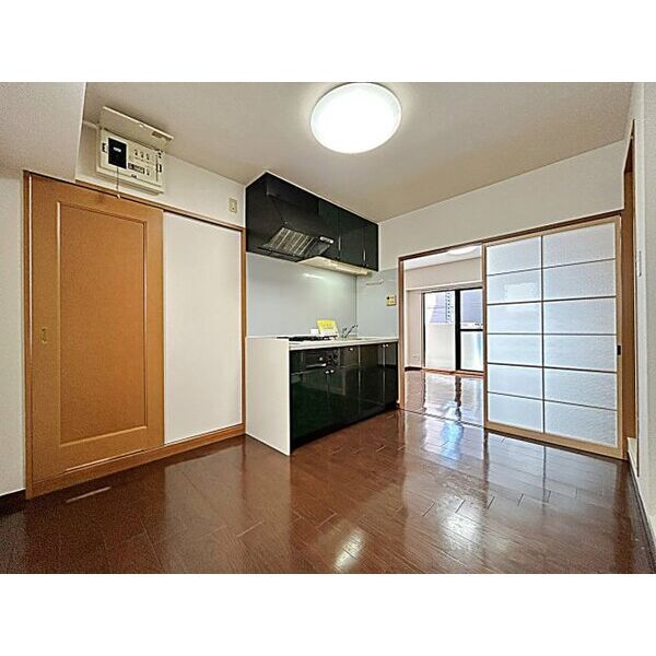 拡大写真:泉2000 4階402の居間