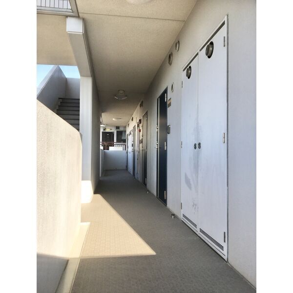 拡大写真:プルミエコート 2階203のロビー