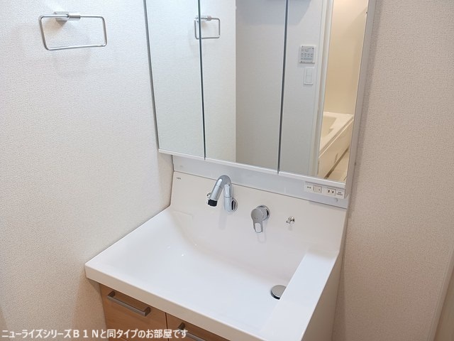 拡大写真:クラール 2階202の洗面所