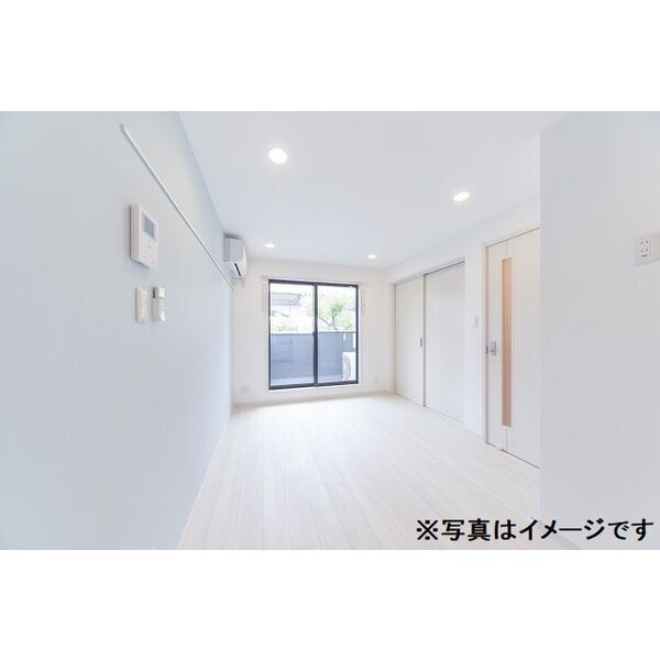 拡大写真:Embellir Trois(アンベリールトロ 1階102の居間
