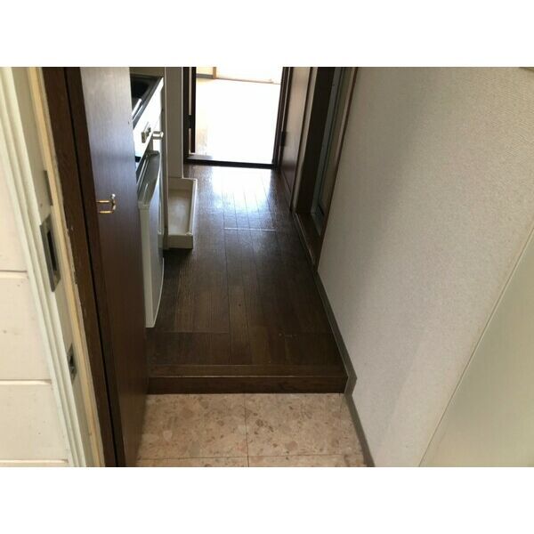 拡大写真:アップル春日井 2階207の玄関