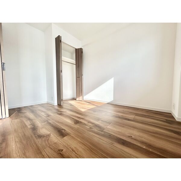 拡大写真:S-RESIDENCE上社南amante(アマンテ) 7階702の居間