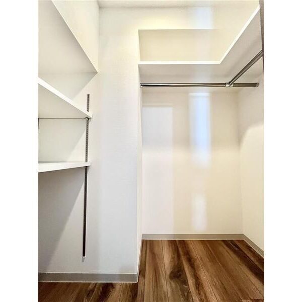 拡大写真:S-RESIDENCE上社南amante(アマンテ) 7階702の収納