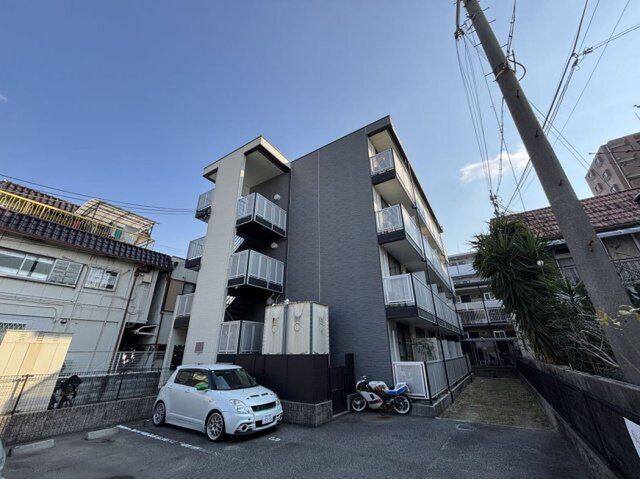 拡大写真:レオパレスドゥジェーム鳴尾 4階405の外観もきれいです