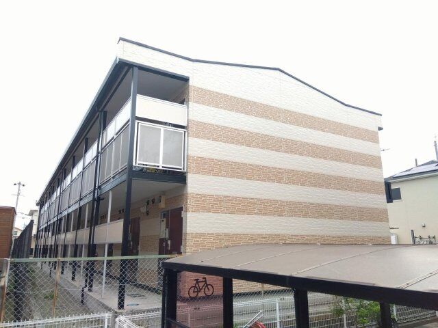 拡大写真:レオパレスPALCOURT曹操 1階106の建物外観を気になさる方へ、見た目の良い物件です