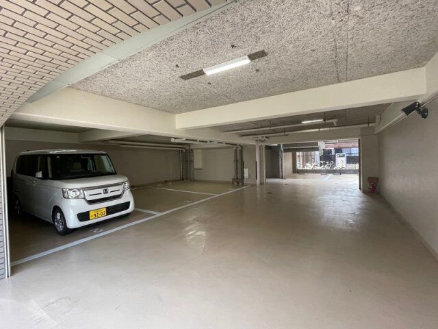 拡大写真:エクラシア鷹取駅前 2階203の駐車場です
