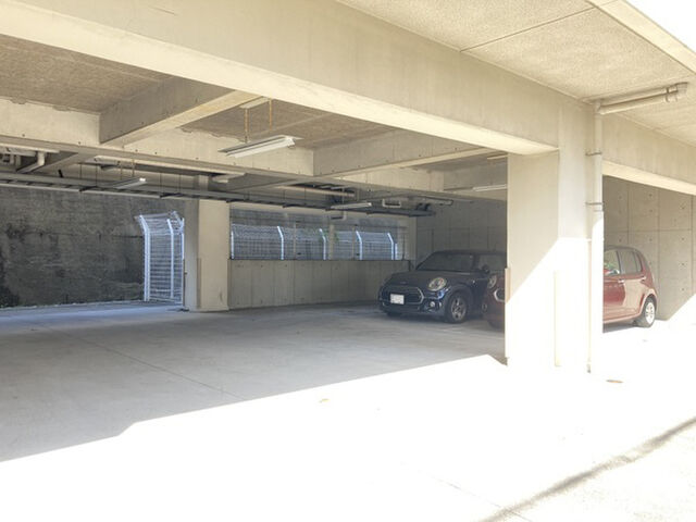 拡大写真：アロハ海岸通 4階403の駐車場完備です