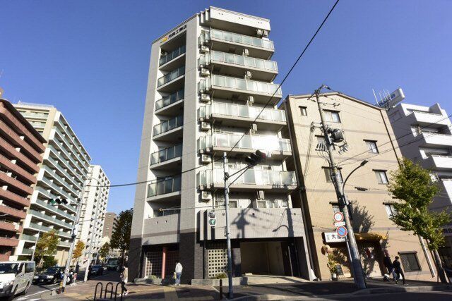 拡大写真：エトワール王子 3階301の建物外観を気になさる方へ、見た目の良い物件です