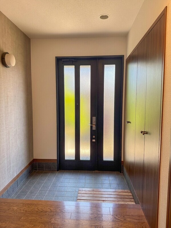 拡大写真：泉台7丁目貸家 1階1-2の玄関