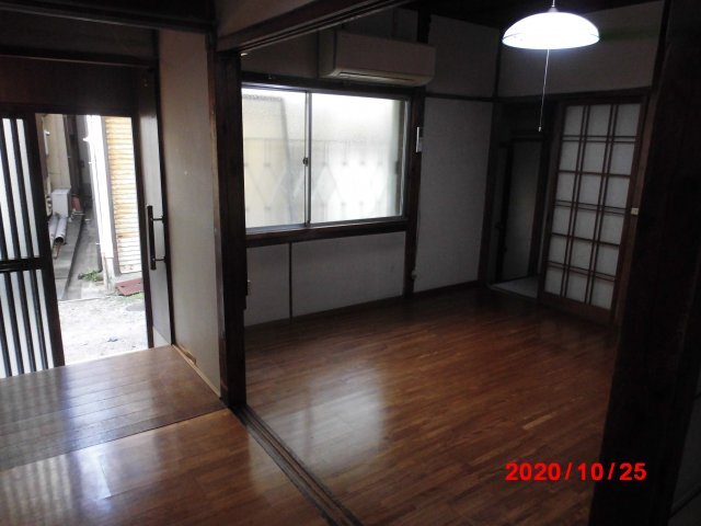 拡大写真:テラスハウス川根 東棟 1の使いやすい居間です