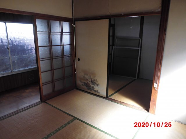 拡大写真:テラスハウス川根 東棟 1の和室がひろがる居住スペース