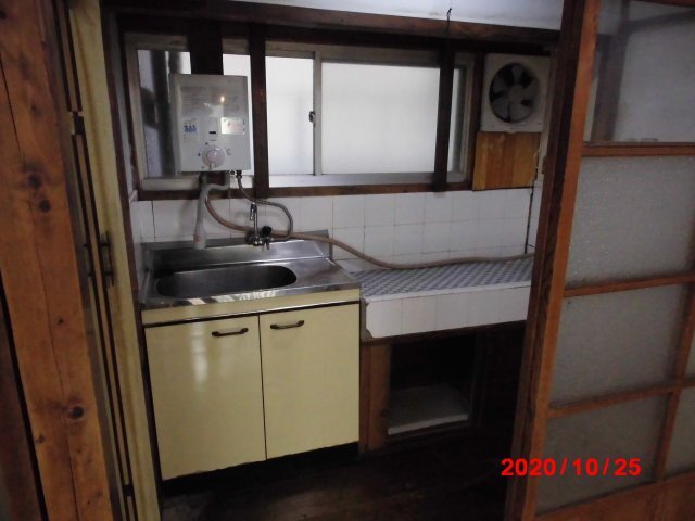 拡大写真:テラスハウス川根 東棟 1の使いやすいキッチンです