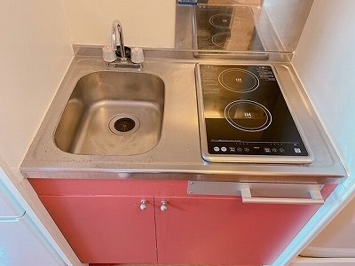 拡大写真:レオパレス曙 3階301の使いやすいキッチンです