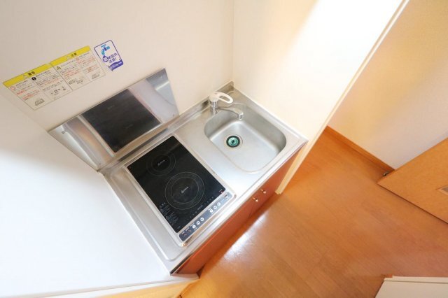 拡大写真:レオパレス椎の実5 1階101の便利な2口の電気コンロ