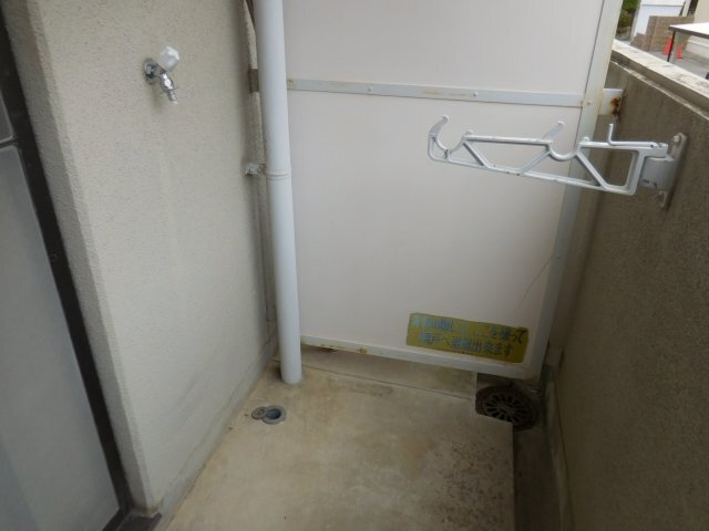 拡大写真:フィーメルレジデンス 2階201のコンパクトで使いやすい洗面所