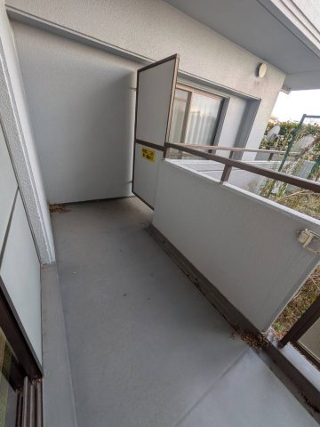 拡大写真:ライオンズマンション西江井ヶ島 1階102の落ち着いた時間を過ごせるバルコニーです