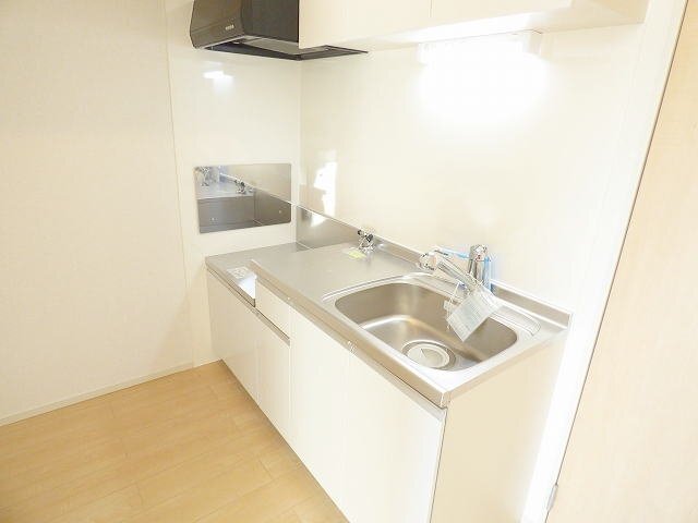 拡大写真:サージェ林 Ⅰ・A 2階203のキッチンでお料理をお楽しみください