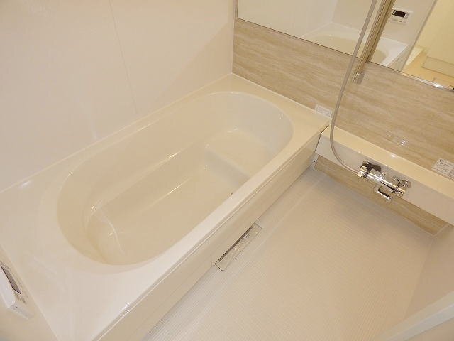 拡大写真:サージェ林 Ⅰ・A 2階203のコンパクトで使いやすいお風呂です