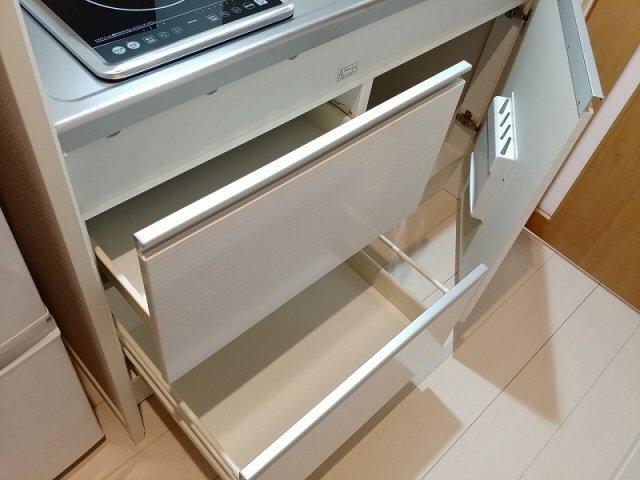 拡大写真:クレイノ三木SK 2階201のキッチン収納