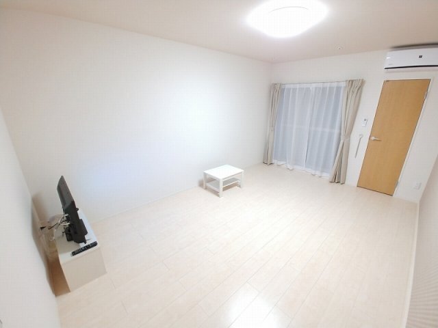 拡大写真:クレイノ三木SK 2階201のゆったり過ごせるリビングです