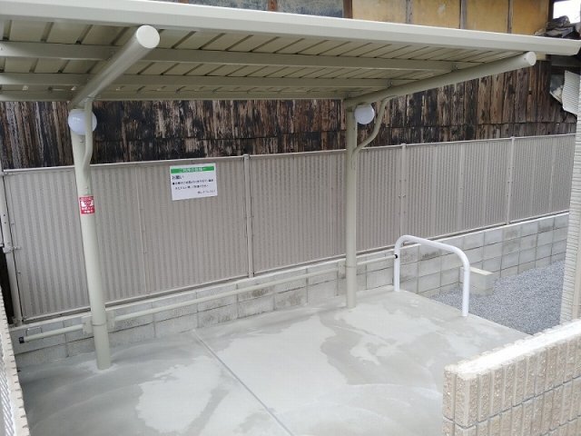拡大写真:クレイノ三木SK 2階201の屋根つき駐輪場