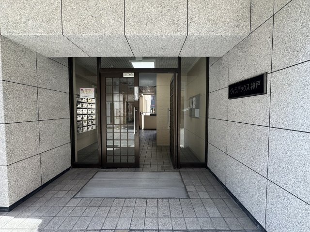 拡大写真:ヴィラパックス神戸 2階206のエントランス