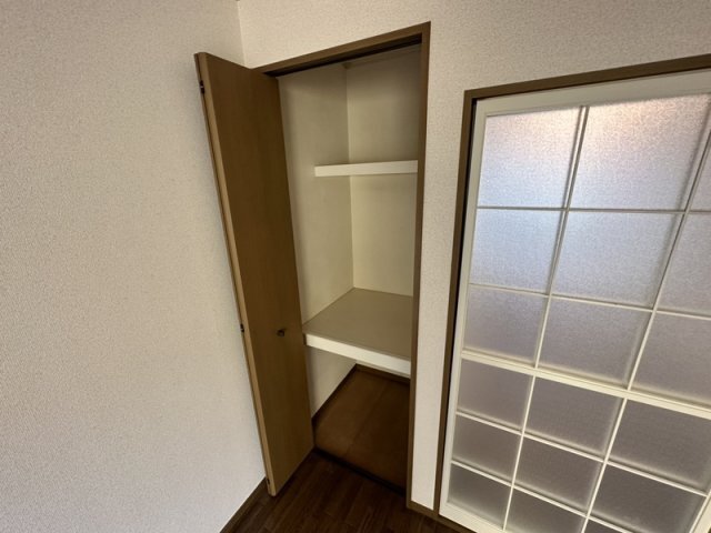 拡大写真:ハイツ中島 2階202の収納です ※同マンション別室画像です