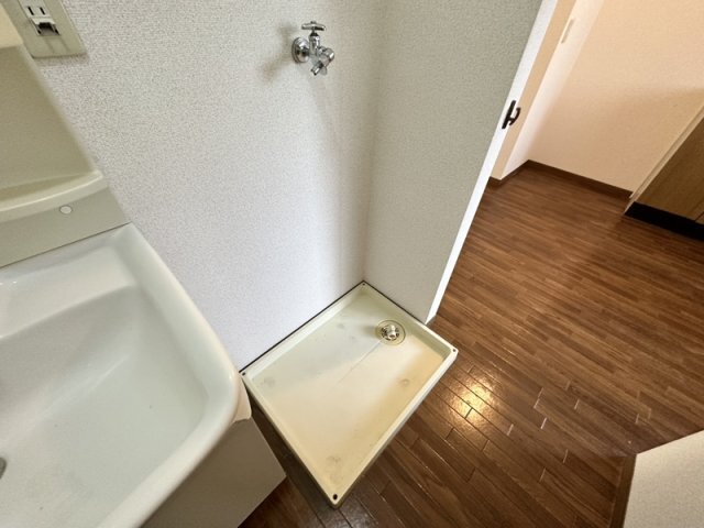 拡大写真:ハイツ中島 2階202の洗濯機置場です ※同マンション別室画像です