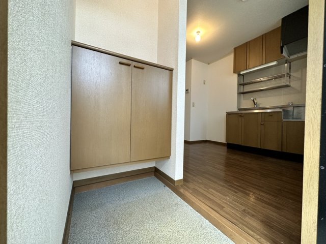 拡大写真:ハイツ中島 2階202の玄関です ※同マンション別室画像です