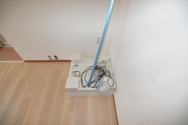 拡大写真:エルパラッツォ三宮(YMビル) 3階302の洗濯機置き場