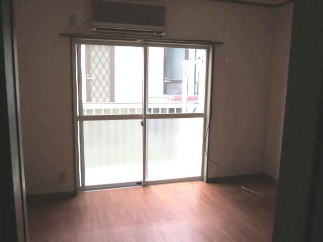 拡大写真:ジェネシスみづほ 2階205のゆったりとしたリビングです