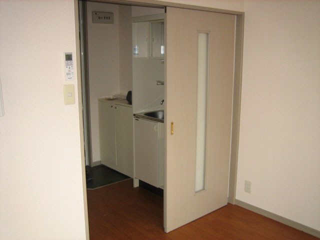 拡大写真:ジェネシスみづほ 2階205のお料理しやすいキッチンです