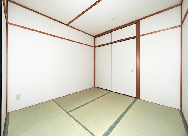 拡大写真:グリーンヒル名谷 3階302の4.5帖和室