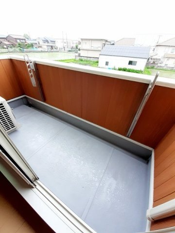 拡大写真:リヴェールコートⅢ 2階201のバルコニー付きです