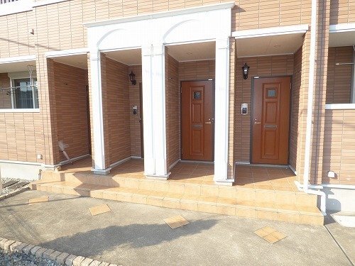 拡大写真:ウエストコートⅡ番館 2階202のエントランスです