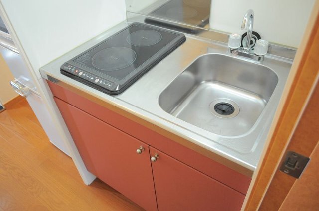 拡大写真:レオパレスノース ナダ 1階101の電熱タイプのコンロが2口
